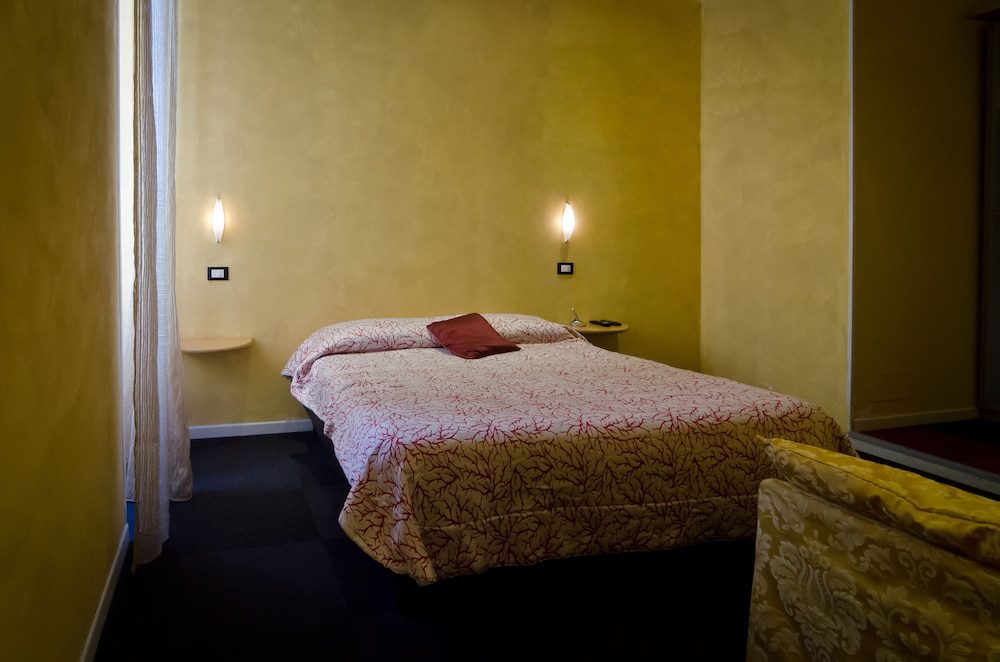 Triple Room - Photo 7