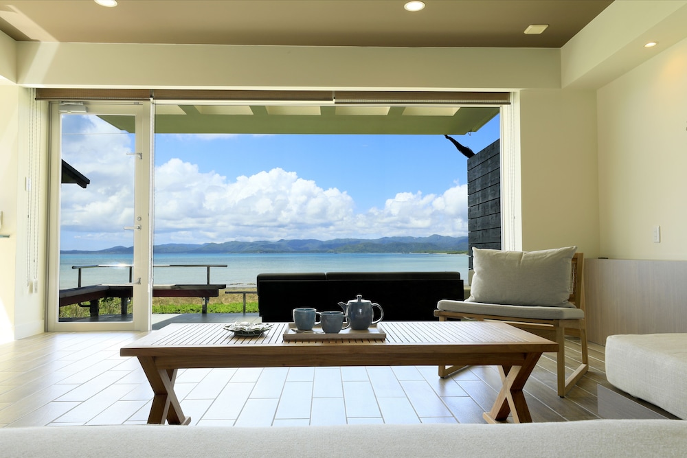 Ocean View Bath Suite - Photo 2