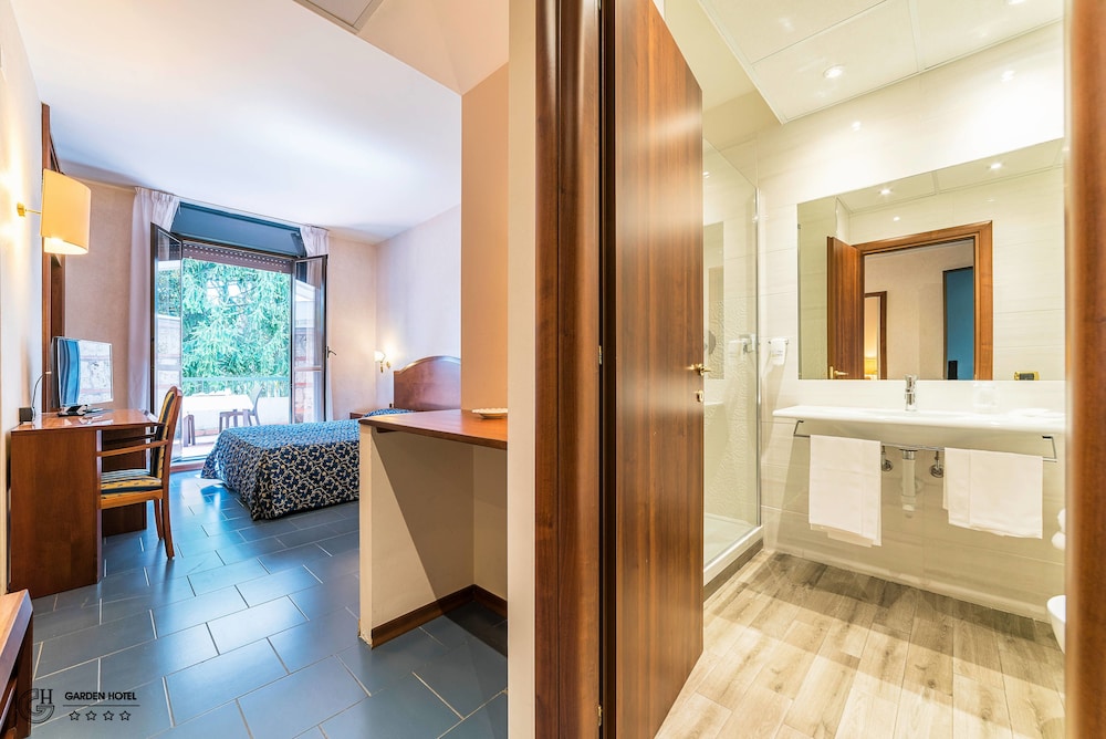 Double or Twin Room - Photo 8