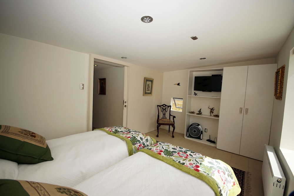 Double or Twin Room, 1 Bedroom, Non Smoking, Private Bathroom photo 3