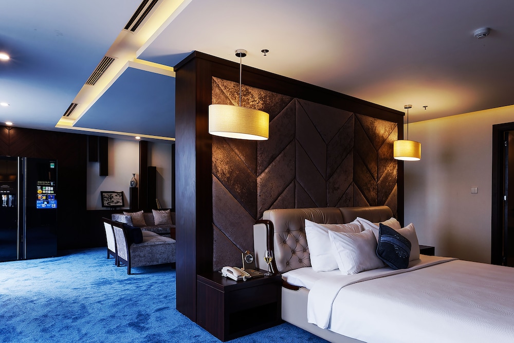 Central Executive Suite, Bay View - Photo 2