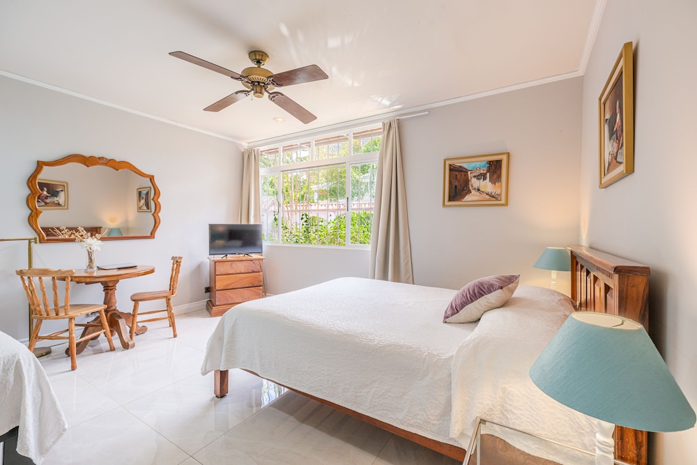 Standard Double or Twin Room photo 3