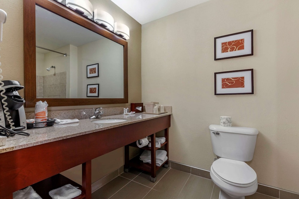 Suite, Multiple Beds, Accessible, Non Smoking photo 1