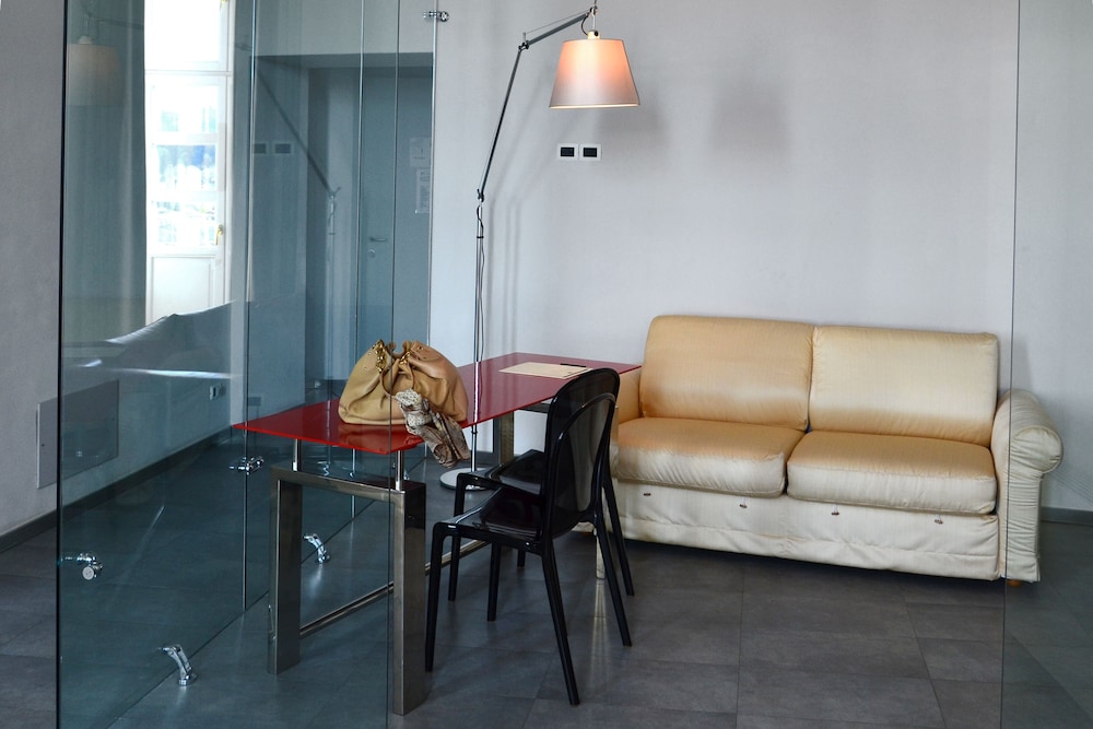 Suite (King) photo 2