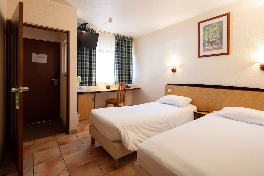 Standard Room, 2 Twin Beds - Photo 4