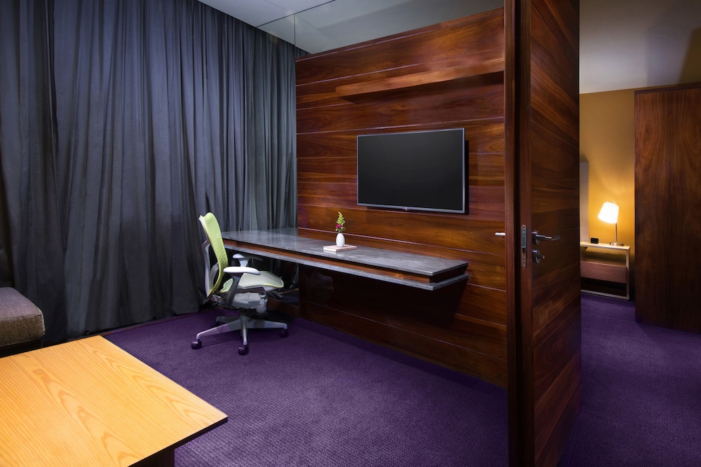 Suite, 1 King Bed