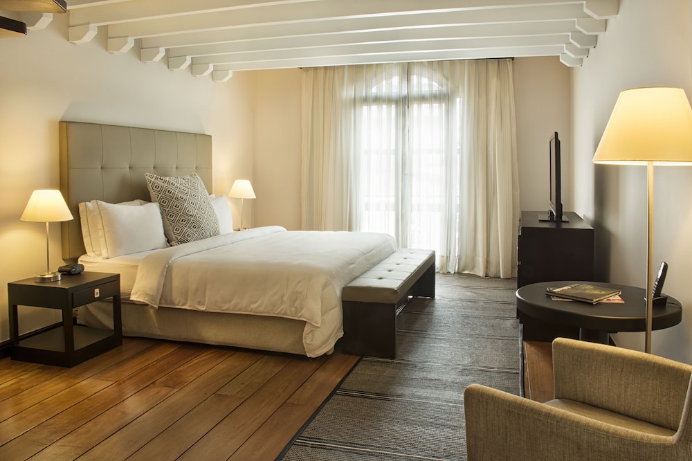 Suite, 1 King Bed photo 1