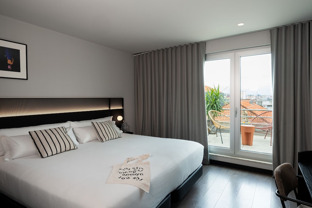 Deluxe Double Room, Terrace, City View