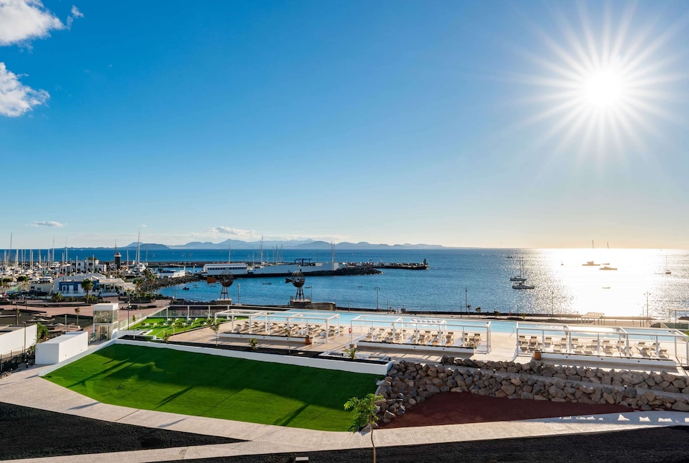 Junior Suite, Sea View (Deluxe) - Photo 2
