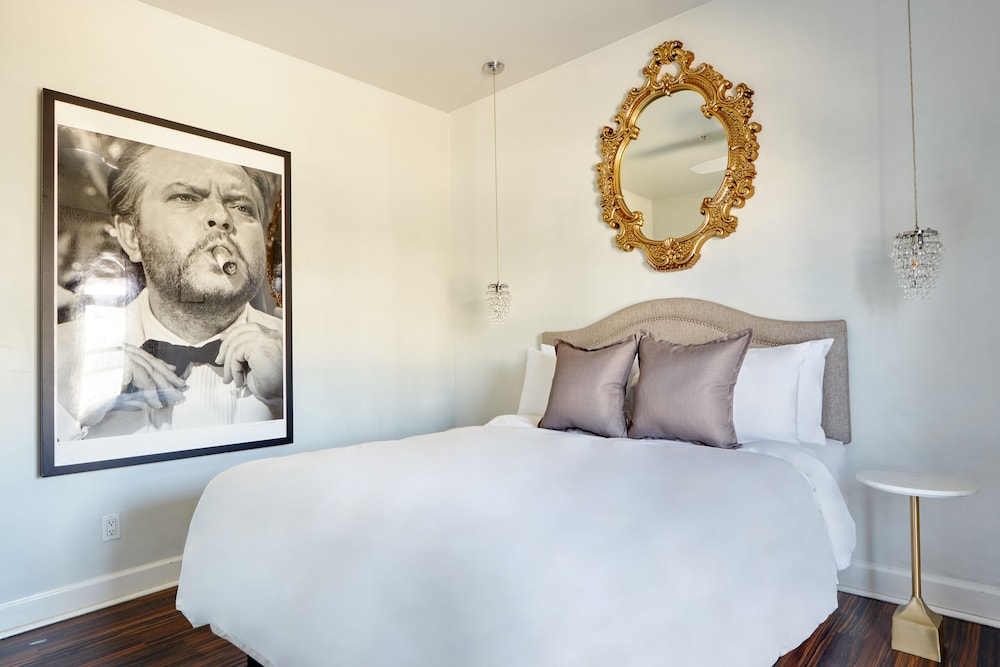 Deluxe Room, 1 Queen Bed photo 2