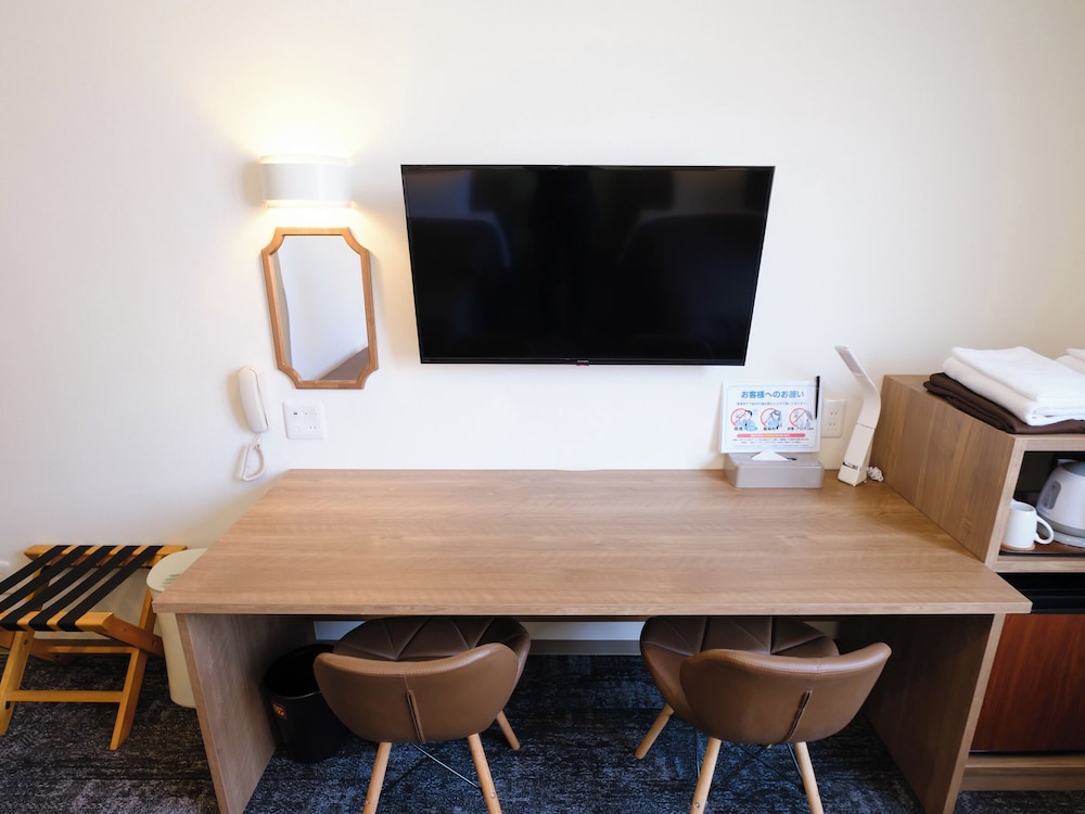 Twin Room, B-SB  , Non Smoking [With Shower Booth](East Wing) photo 3