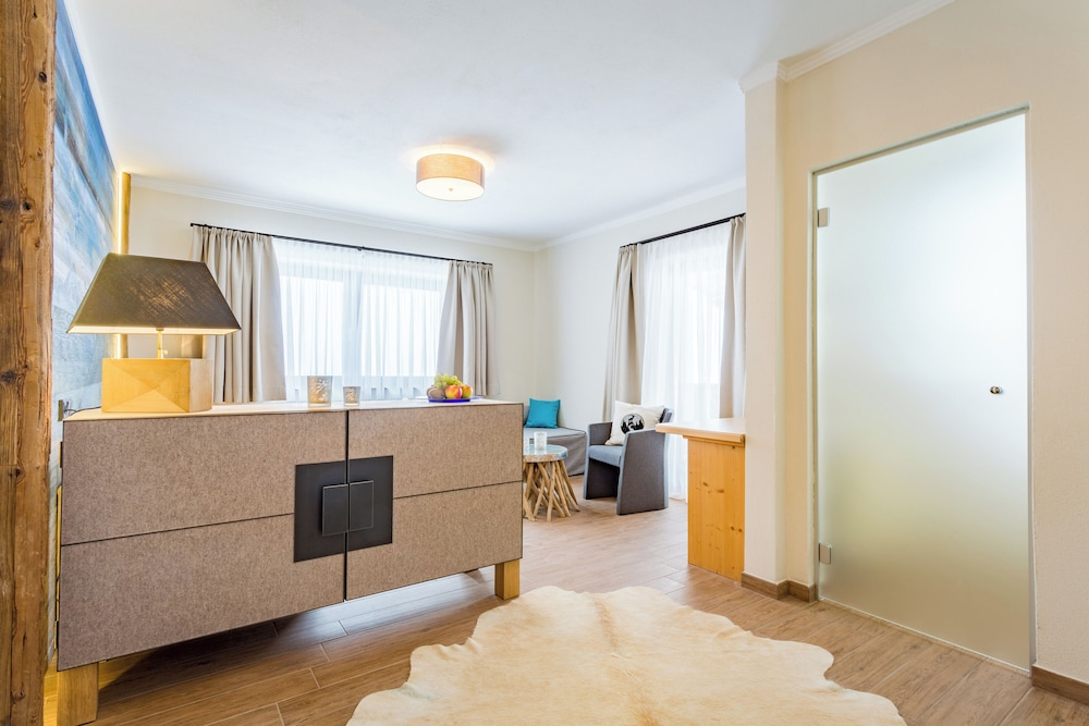 Suite, 1 Bedroom photo 2