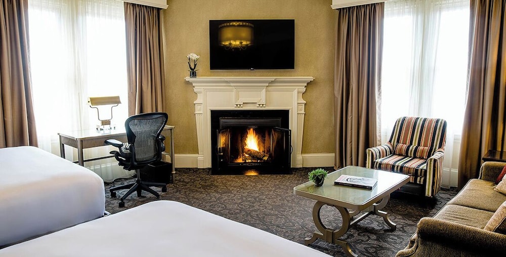Executive Room, 2 Queen Beds, Fireplace