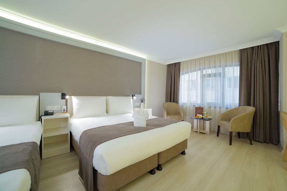 Deluxe Triple Room photo 2