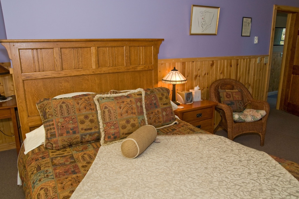 Ollie'S Room - Standard Room, 1 Queen Bed, Jetted Tub, Corner photo 3