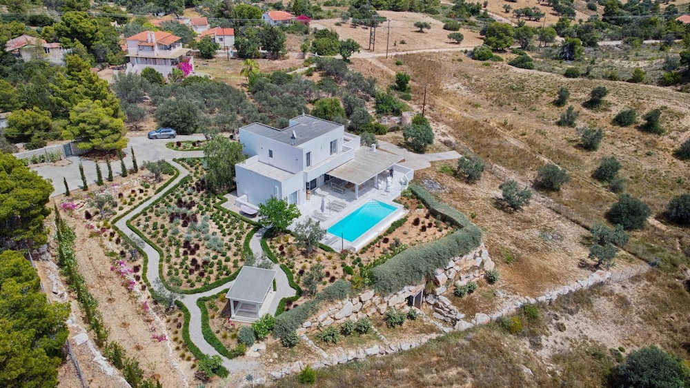 Villa photo 2