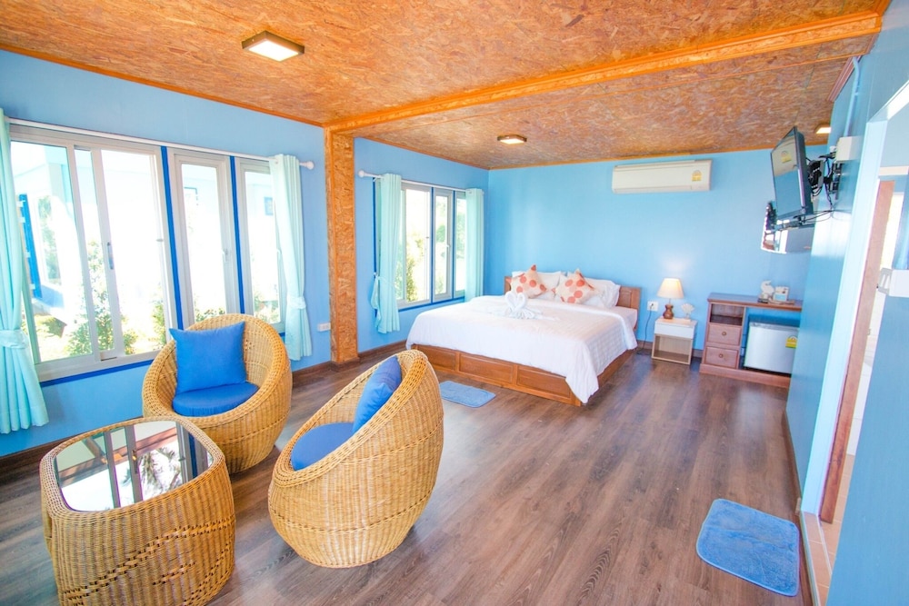 Beach front deluxe with Jacuzzi bathroom photo 2
