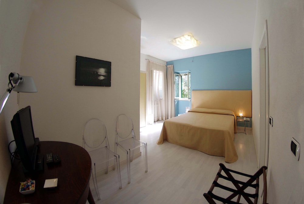 Triple Room - Photo 2