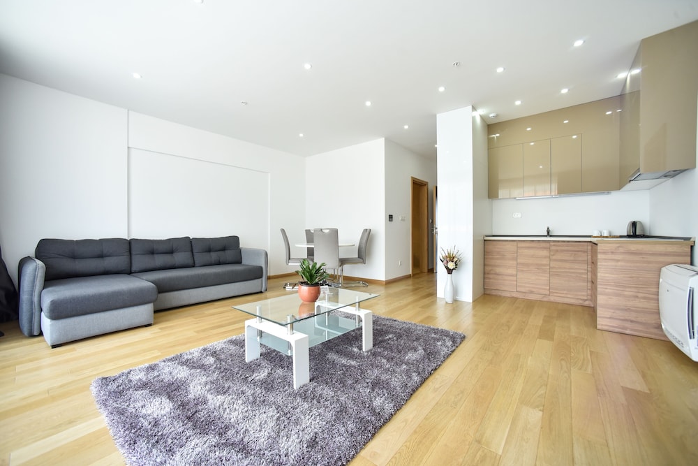 Deluxe Condo, Sea View