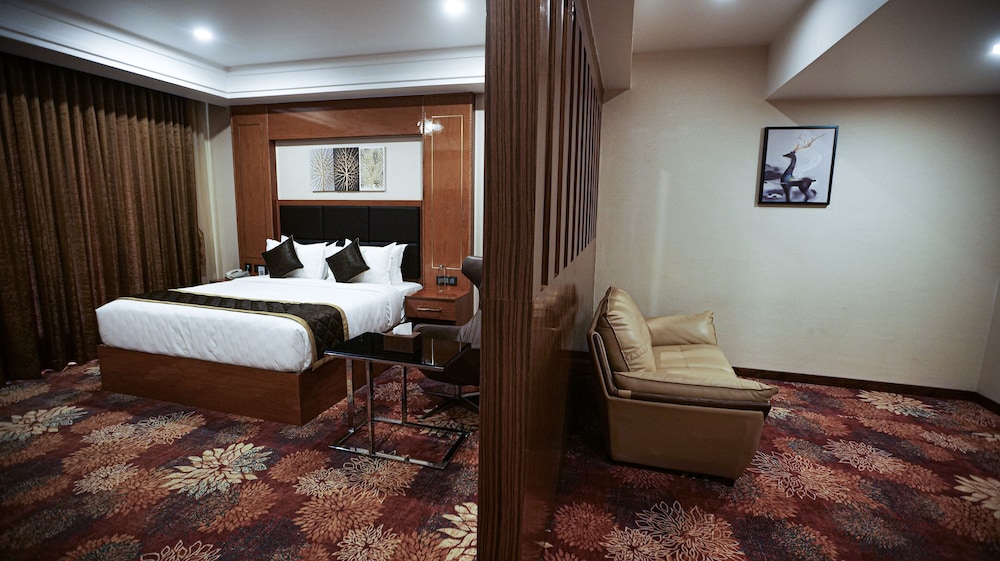 Studio Suite, Non Smoking, Pool Access photo 3