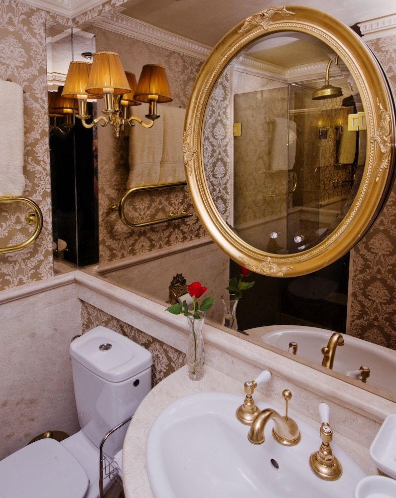 Double Room - Photo 13