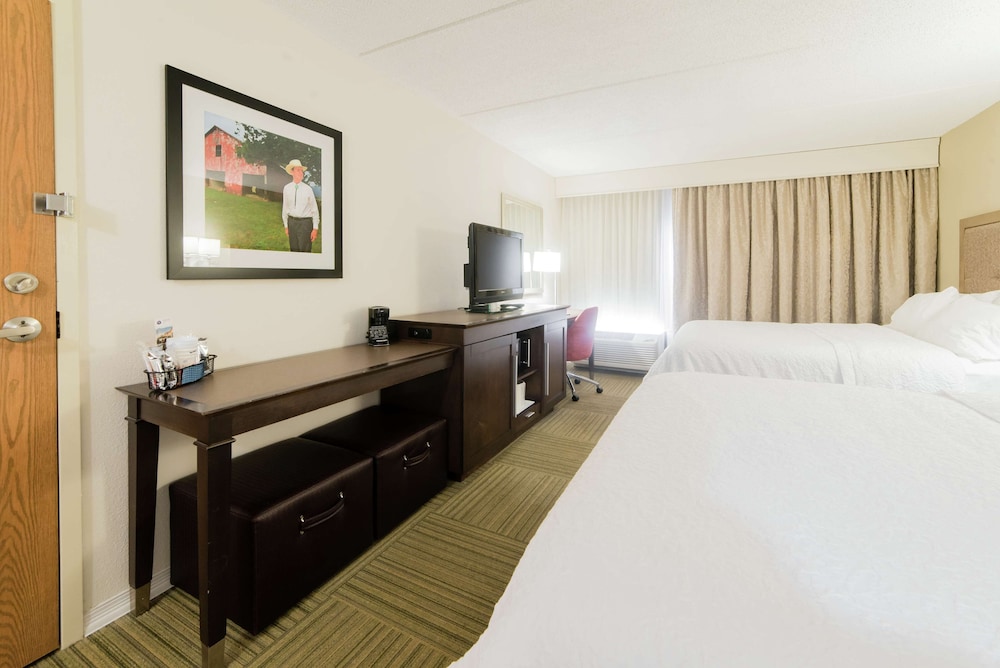 Room, 2 Queen Beds, Accessible (Hearing) - Photo 1