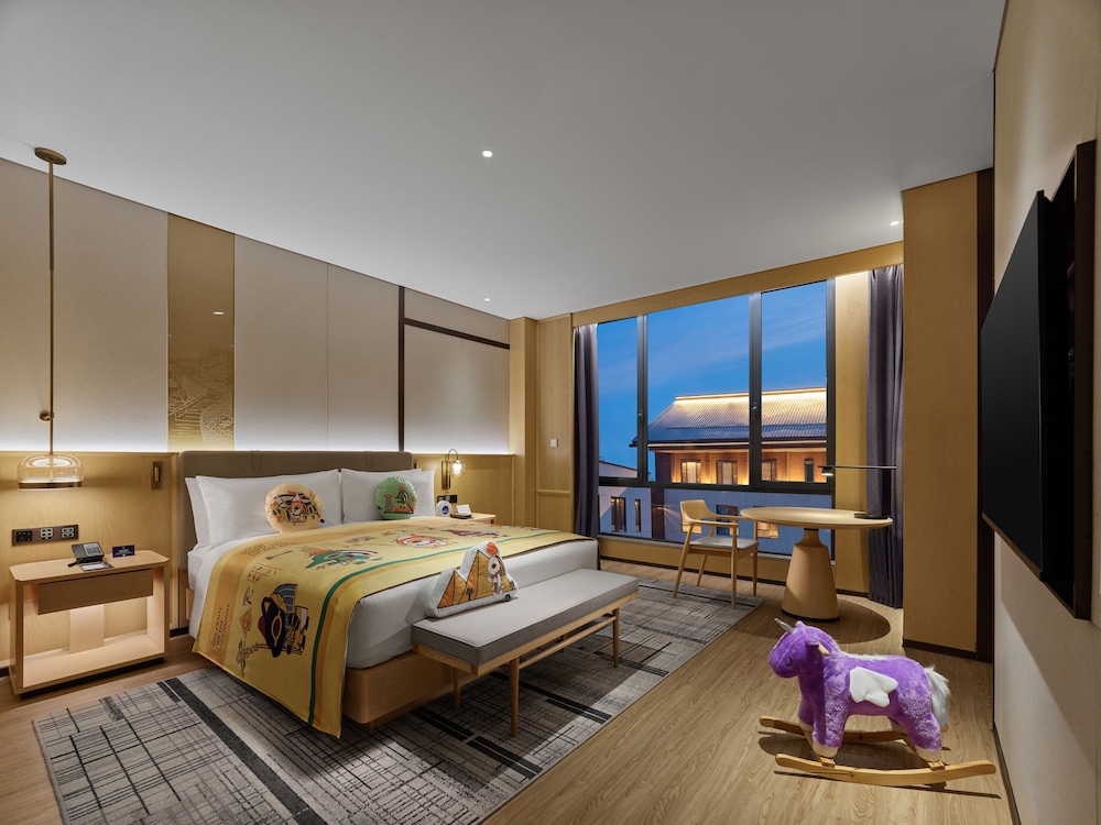 Family Suite, 1 King Bed photo 3