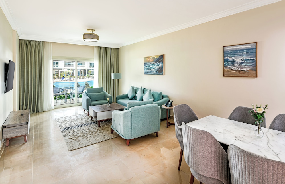 Junior Suite, Pool View photo 2