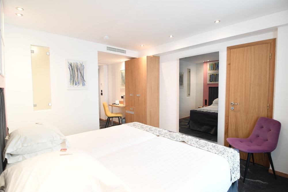 Superior Double or Twin Room photo 3