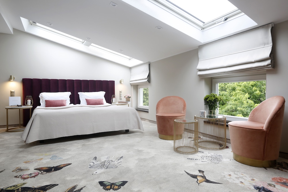 Classic Double or Twin Room - Photo 7
