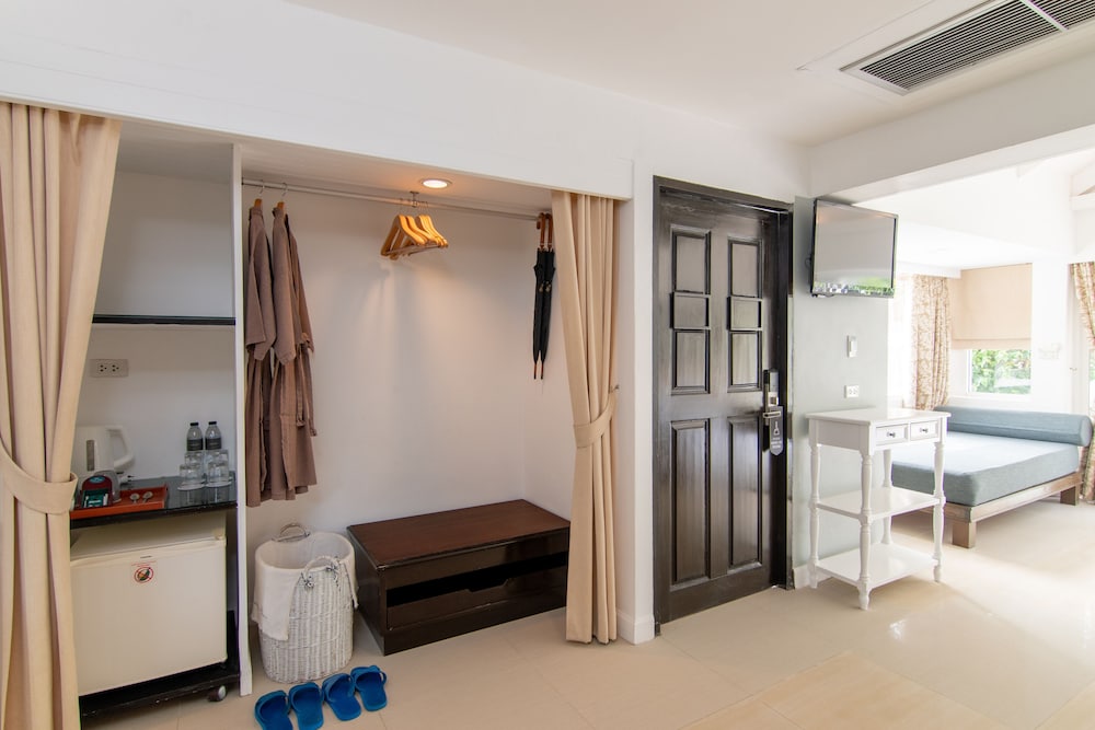 Beachfront Cottage - Photo 8