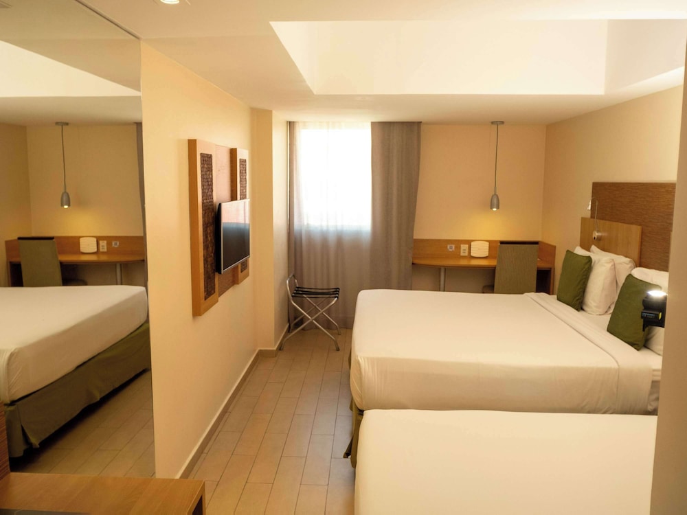 Standard Room, Multiple Beds - Photo 8