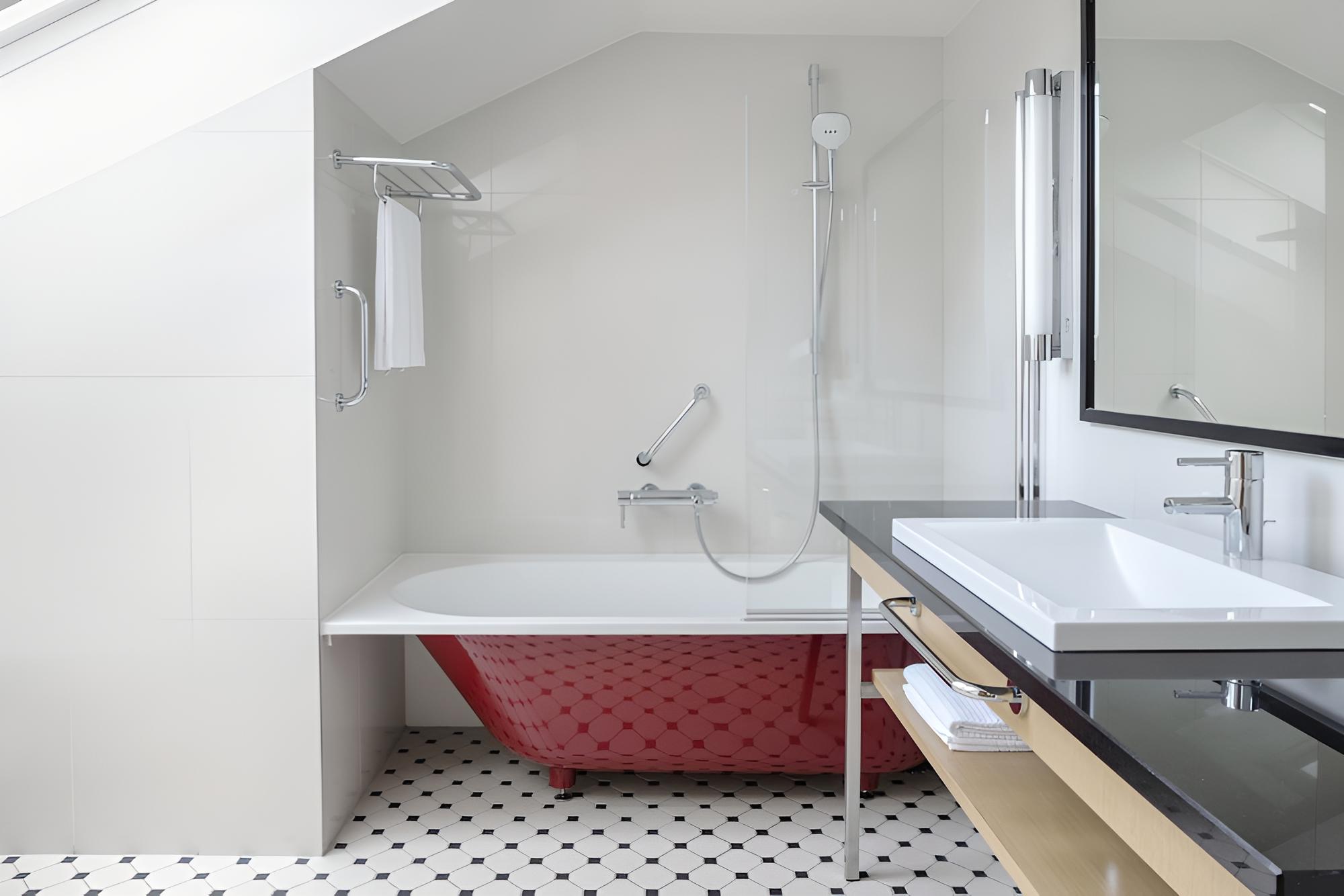 Senior Suite - Photo 3