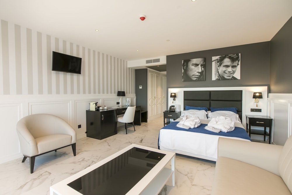 Deluxe Quadruple Room (3+1)
