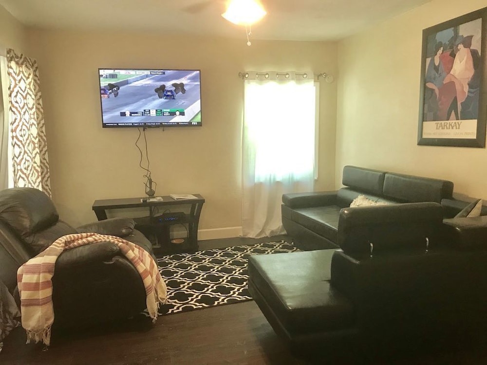 Family House, 4 Bedrooms photo 1