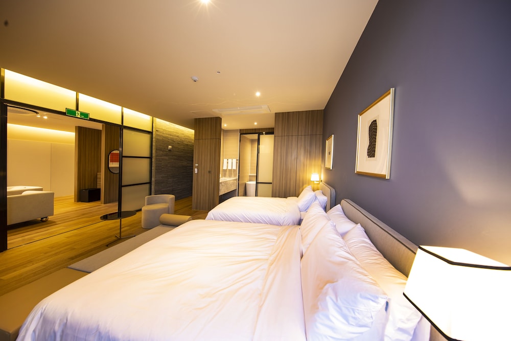 Royal Suite - Photo 2