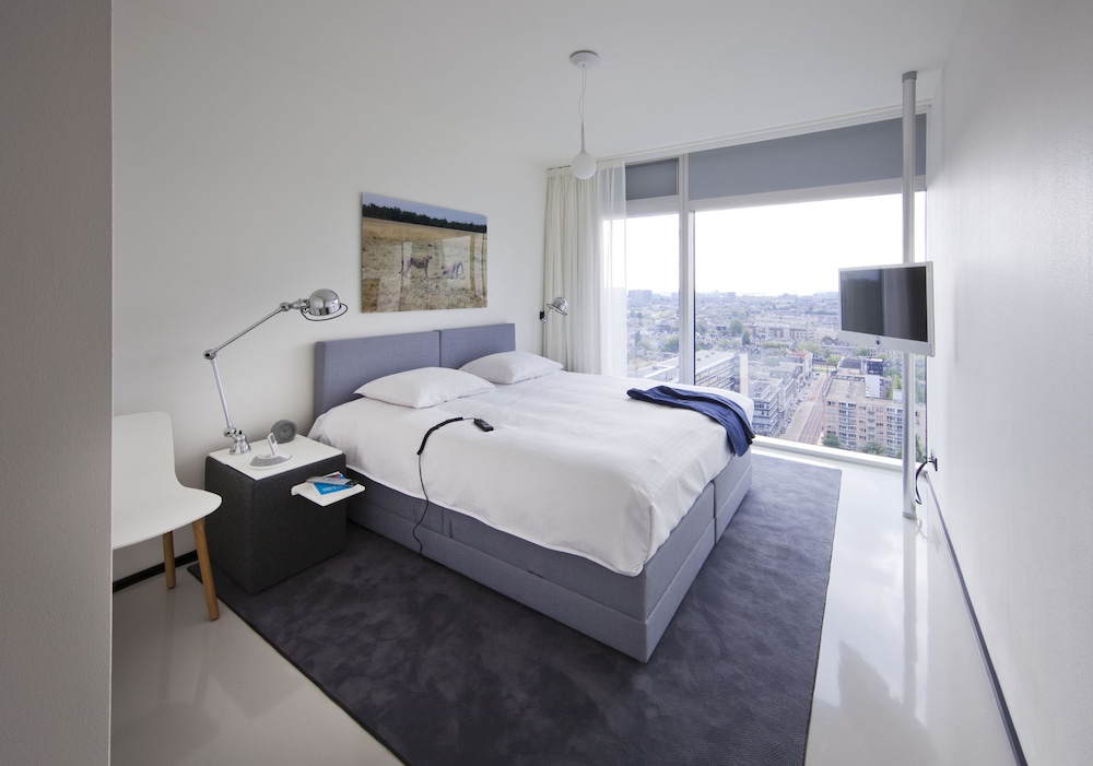 Large Apartment photo 2