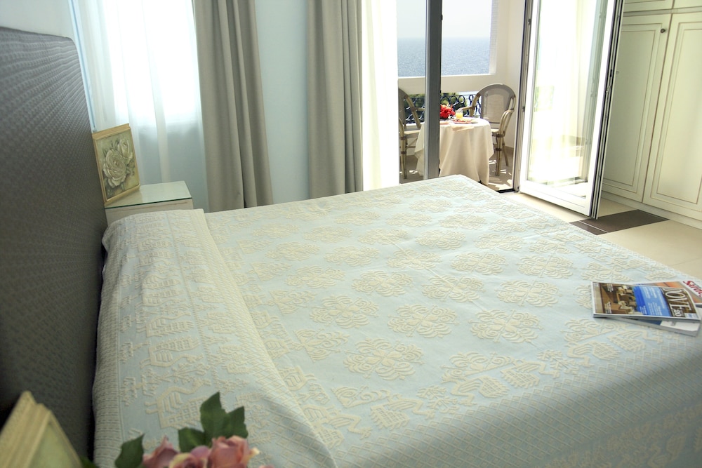 Double Room, Sea View - Photo 4