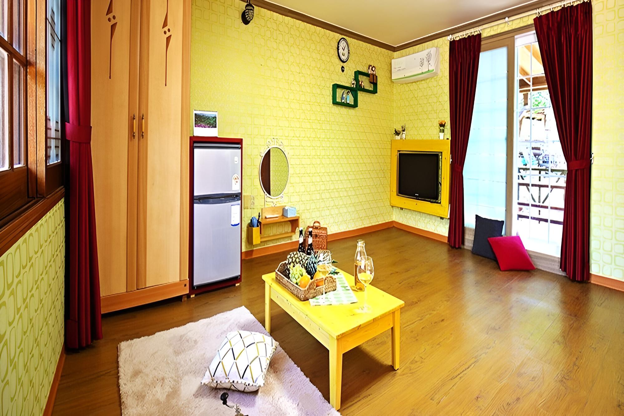 Room (Separate House No 102) photo 1