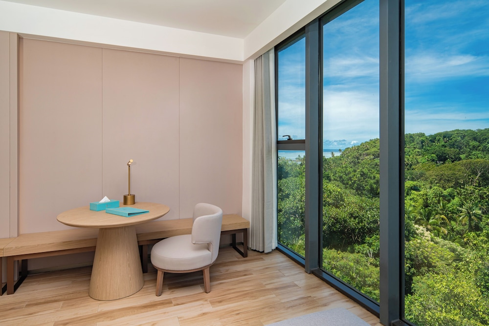 Deluxe Mountain & Ocean View Room - Photo 3