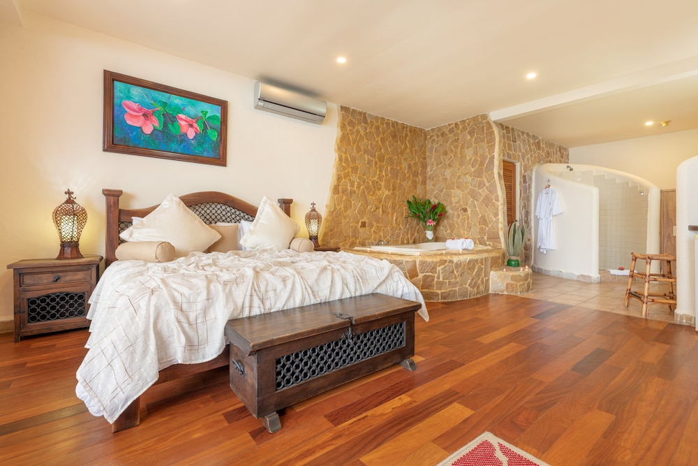 Honeymoon Suite with Ocean View - Photo 14