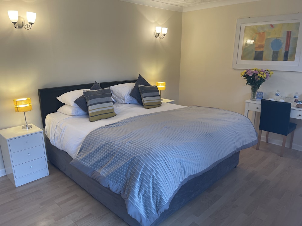 Superior Double or Twin Room, Ensuite photo 3