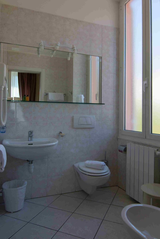 Double or Twin Room photo 3