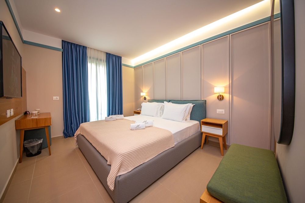 Deluxe Double Room, 1 King Bed, Sea View photo 2
