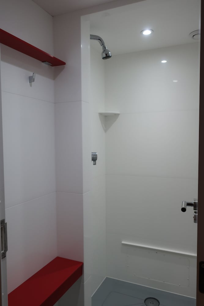 10 Bed Private Room With Shared Bathroom