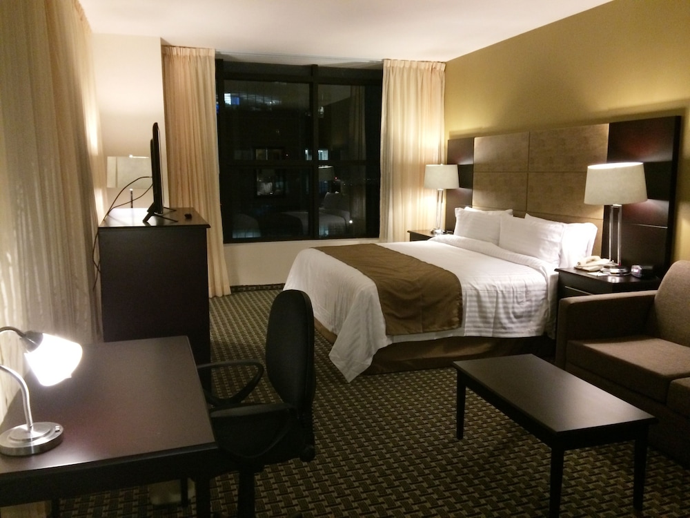 Standard Room, 1 King Bed, Accessible thumbnail 5