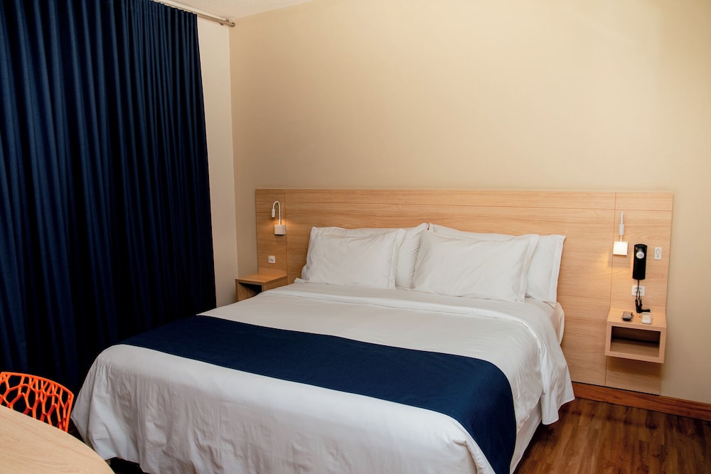 Single Room, 1 Queen Bed photo 3