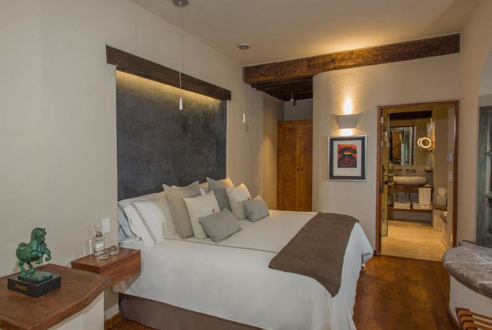 Deluxe Suite - Photo 1