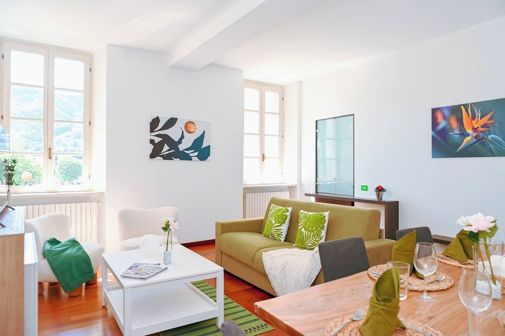 One & Only Lake View Apartment in Central Como, Photo 29