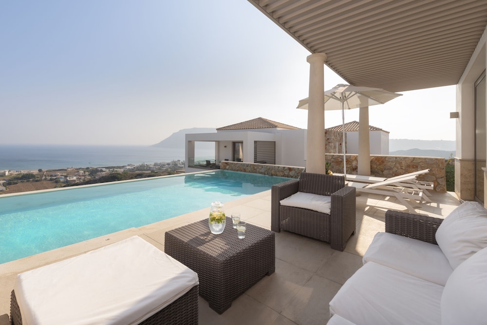 Signature Suite, Private Pool, Sea View photo 3
